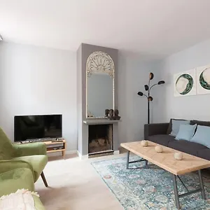 https://2-bdr-penthouse-in-gracia.topbarcelonahotels.com